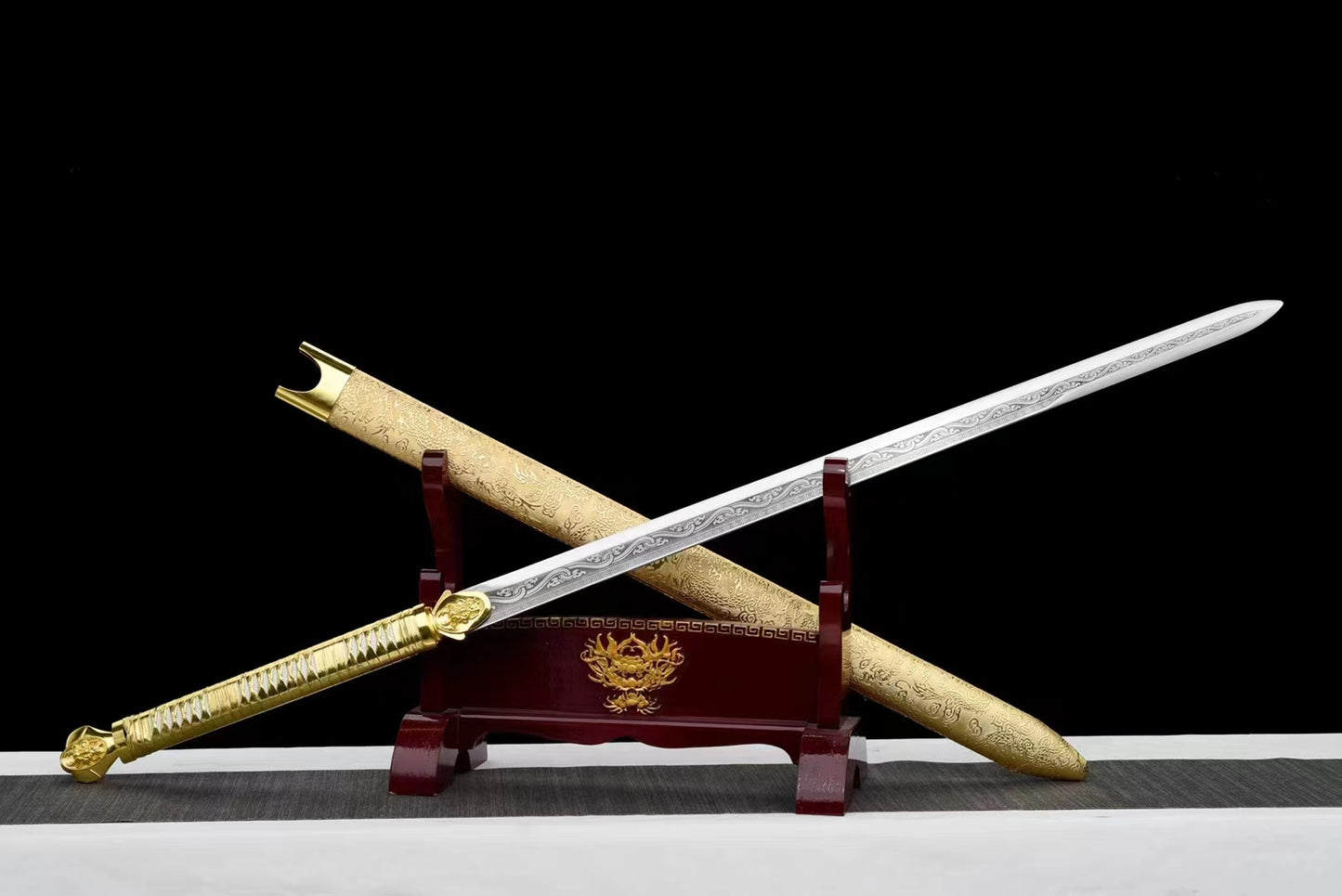 (No Sharp Blade) Golden High Manganese Steel Demon Sword Katana Samurai
